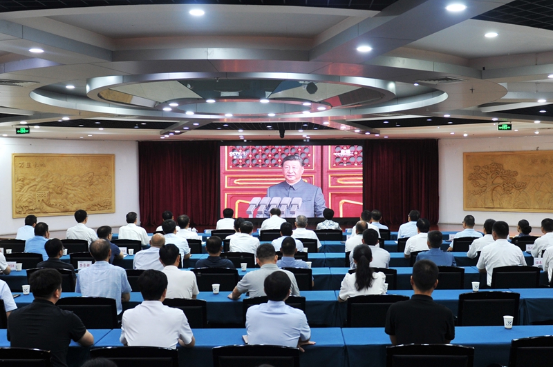 皖北煤電集團(tuán)及各單位集中觀看紀(jì)念中國人民抗日戰(zhàn)爭暨世界反法西斯戰(zhàn)爭勝利80周年大會實況直播